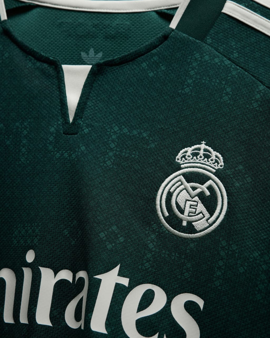 Real Madrid Away 26/27 Embroidery logo with full sleeves